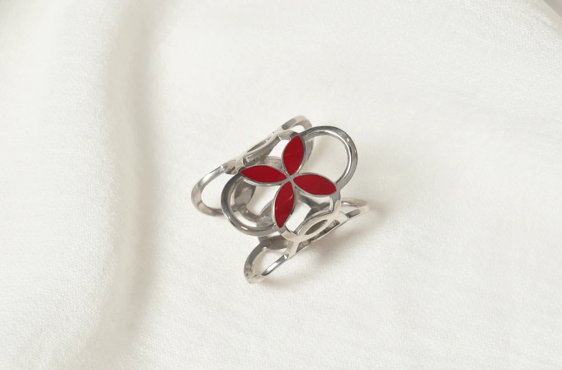 Շարֆի ամրակ ծաղիկ կարմիր